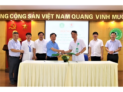 Lễ ký kết hợp đồng hỗ trợ công tác chuyên môn giữa Bệnh viện Đa khoa Gia Lâm và Trạm Y tế xã Vĩnh Thanh.